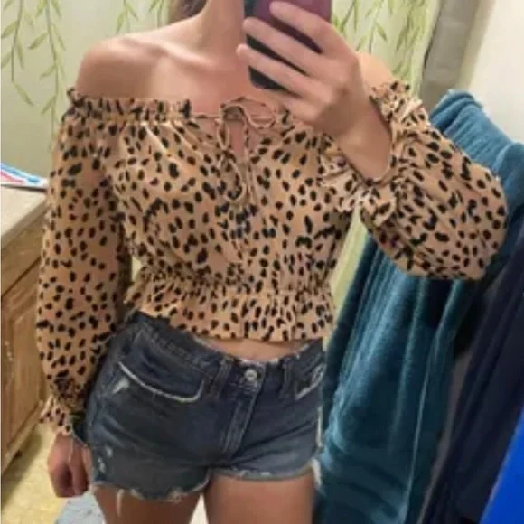 Cheetah Print Long Sleeve Crop Blouse - Picture 2 of 2